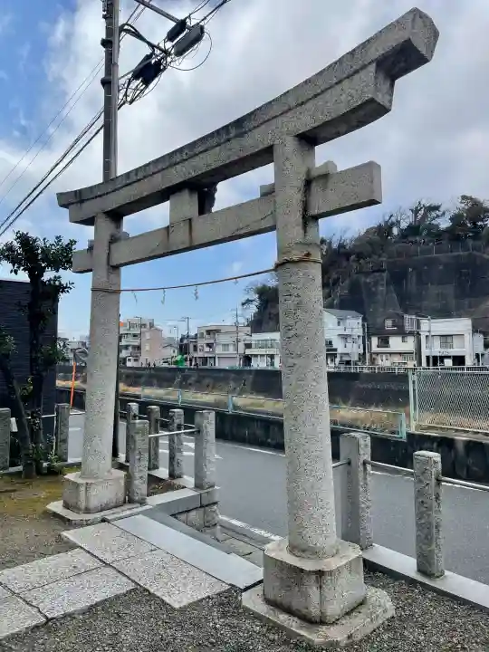 塩釜神社(鹽竈神社)の{uncategorized: "未分類", other: "その他", undefined: "問題あり", building: "その他建物", grave: "お墓", sacred_gate: "鳥居", guardian: "狛犬", statue: "像", buddha: "仏像", history: "歴史", nature: "自然", garden: "庭園", animal: "動物", pagoda: "塔", temizu: "手水舎", mountain_gate: "山門・神門", sanctuary: "本殿・本堂", subordinate: "末社・摂社", art: "芸術", scenery: "景色", jizo: "地蔵", ema: "絵馬", goshuin: "御朱印", omikuji: "おみくじ", items: "授与品その他", amulet: "お守り", goshuincho: "御朱印帳", eats: "食事", festival: "お祭り", votive_dance: "神楽", shichigosan: "七五三参", wedding: "結婚式", experience: "体験その他", initially: "初詣", around: "周辺", anti_infection: "感染症対策"}