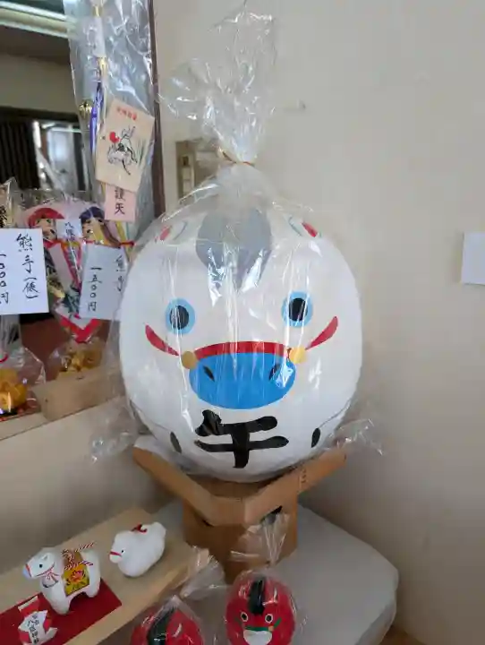 仙台八坂神社の{uncategorized: "未分類", other: "その他", undefined: "問題あり", building: "その他建物", grave: "お墓", sacred_gate: "鳥居", guardian: "狛犬", statue: "像", buddha: "仏像", history: "歴史", nature: "自然", garden: "庭園", animal: "動物", pagoda: "塔", temizu: "手水舎", mountain_gate: "山門・神門", sanctuary: "本殿・本堂", subordinate: "末社・摂社", art: "芸術", scenery: "景色", jizo: "地蔵", ema: "絵馬", goshuin: "御朱印", omikuji: "おみくじ", items: "授与品その他", amulet: "お守り", goshuincho: "御朱印帳", eats: "食事", festival: "お祭り", votive_dance: "神楽", shichigosan: "七五三参", wedding: "結婚式", experience: "体験その他", initially: "初詣", around: "周辺", anti_infection: "感染症対策"}