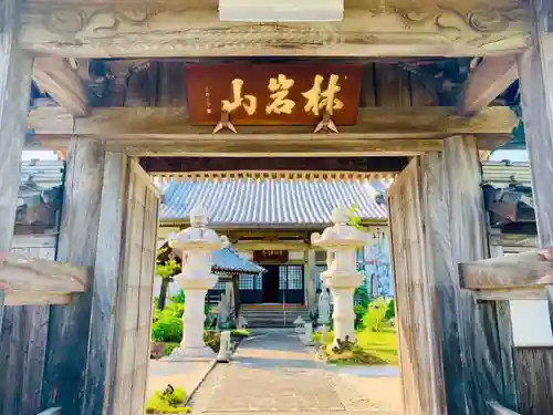 朝日寺の山門