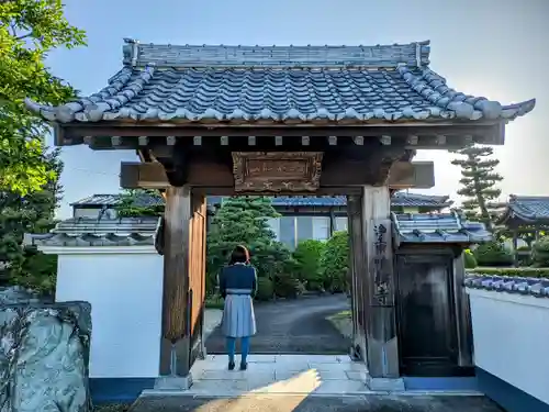 唯称寺の山門・神門