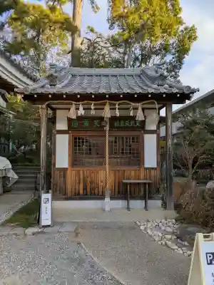 水堂須佐男神社の{uncategorized: "未分類", other: "その他", undefined: "問題あり", building: "その他建物", grave: "お墓", sacred_gate: "鳥居", guardian: "狛犬", statue: "像", buddha: "仏像", history: "歴史", nature: "自然", garden: "庭園", animal: "動物", pagoda: "塔", temizu: "手水舎", mountain_gate: "山門・神門", sanctuary: "本殿・本堂", subordinate: "末社・摂社", art: "芸術", scenery: "景色", jizo: "地蔵", ema: "絵馬", goshuin: "御朱印", omikuji: "おみくじ", items: "授与品その他", amulet: "お守り", goshuincho: "御朱印帳", eats: "食事", festival: "お祭り", votive_dance: "神楽", shichigosan: "七五三参", wedding: "結婚式", experience: "体験その他", initially: "初詣", around: "周辺", anti_infection: "感染症対策"}