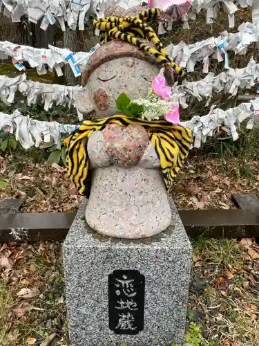 陽林寺の{uncategorized: "未分類", other: "その他", undefined: "問題あり", building: "その他建物", grave: "お墓", sacred_gate: "鳥居", guardian: "狛犬", statue: "像", buddha: "仏像", history: "歴史", nature: "自然", garden: "庭園", animal: "動物", pagoda: "塔", temizu: "手水舎", mountain_gate: "山門・神門", sanctuary: "本殿・本堂", subordinate: "末社・摂社", art: "芸術", scenery: "景色", jizo: "地蔵", ema: "絵馬", goshuin: "御朱印", omikuji: "おみくじ", items: "授与品その他", amulet: "お守り", goshuincho: "御朱印帳", eats: "食事", festival: "お祭り", votive_dance: "神楽", shichigosan: "七五三参", wedding: "結婚式", experience: "体験その他", initially: "初詣", around: "周辺", anti_infection: "感染症対策"}