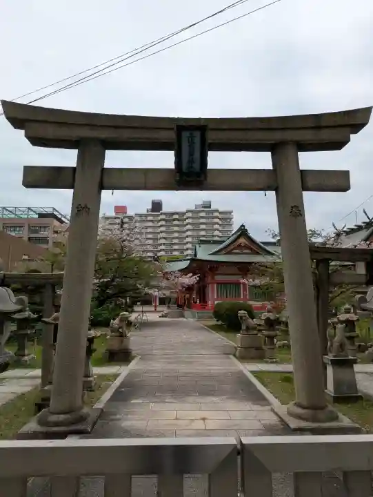 土佐稲荷神社の{uncategorized: "未分類", other: "その他", undefined: "問題あり", building: "その他建物", grave: "お墓", sacred_gate: "鳥居", guardian: "狛犬", statue: "像", buddha: "仏像", history: "歴史", nature: "自然", garden: "庭園", animal: "動物", pagoda: "塔", temizu: "手水舎", mountain_gate: "山門・神門", sanctuary: "本殿・本堂", subordinate: "末社・摂社", art: "芸術", scenery: "景色", jizo: "地蔵", ema: "絵馬", goshuin: "御朱印", omikuji: "おみくじ", items: "授与品その他", amulet: "お守り", goshuincho: "御朱印帳", eats: "食事", festival: "お祭り", votive_dance: "神楽", shichigosan: "七五三参", wedding: "結婚式", experience: "体験その他", initially: "初詣", around: "周辺", anti_infection: "感染症対策"}
