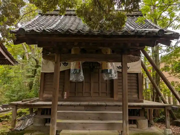菟橋神社の{uncategorized: "未分類", other: "その他", undefined: "問題あり", building: "その他建物", grave: "お墓", sacred_gate: "鳥居", guardian: "狛犬", statue: "像", buddha: "仏像", history: "歴史", nature: "自然", garden: "庭園", animal: "動物", pagoda: "塔", temizu: "手水舎", mountain_gate: "山門・神門", sanctuary: "本殿・本堂", subordinate: "末社・摂社", art: "芸術", scenery: "景色", jizo: "地蔵", ema: "絵馬", goshuin: "御朱印", omikuji: "おみくじ", items: "授与品その他", amulet: "お守り", goshuincho: "御朱印帳", eats: "食事", festival: "お祭り", votive_dance: "神楽", shichigosan: "七五三参", wedding: "結婚式", experience: "体験その他", initially: "初詣", around: "周辺", anti_infection: "感染症対策"}