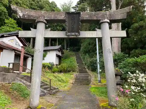 飛澤神社の鳥居