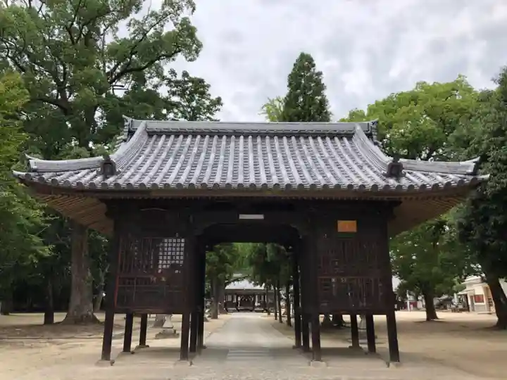 素盞嗚神社の山門・神門