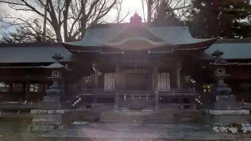 諏訪護国神社の本殿