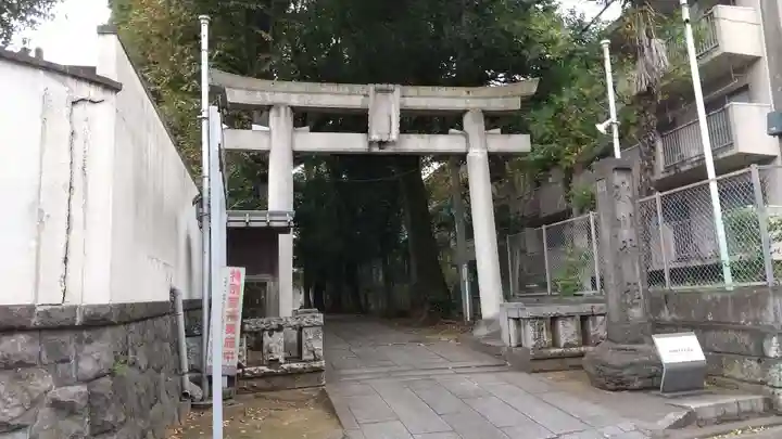 桐ヶ谷氷川神社の鳥居
