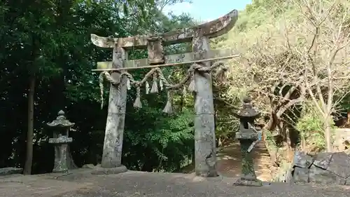 爾自神社の鳥居