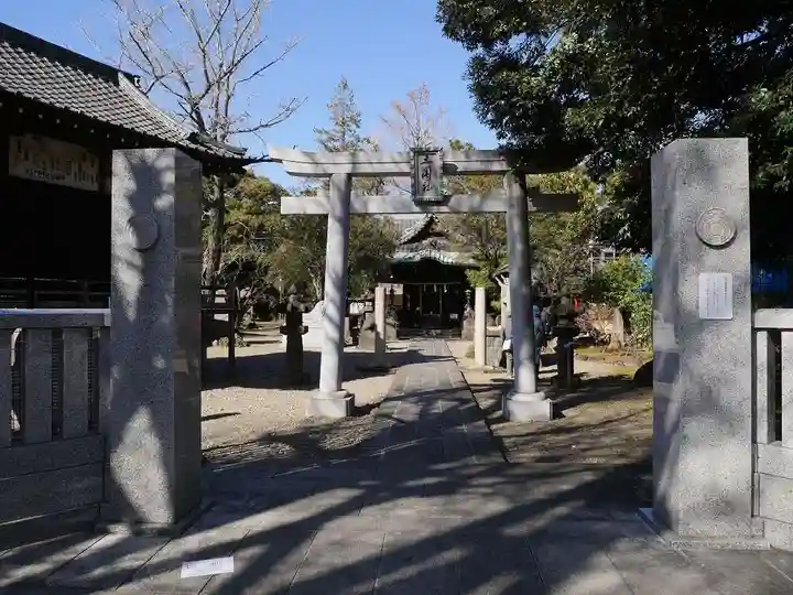 三囲神社の鳥居