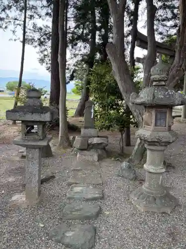 志那神社の{uncategorized: "未分類", other: "その他", undefined: "問題あり", building: "その他建物", grave: "お墓", sacred_gate: "鳥居", guardian: "狛犬", statue: "像", buddha: "仏像", history: "歴史", nature: "自然", garden: "庭園", animal: "動物", pagoda: "塔", temizu: "手水舎", mountain_gate: "山門・神門", sanctuary: "本殿・本堂", subordinate: "末社・摂社", art: "芸術", scenery: "景色", jizo: "地蔵", ema: "絵馬", goshuin: "御朱印", omikuji: "おみくじ", items: "授与品その他", amulet: "お守り", goshuincho: "御朱印帳", eats: "食事", festival: "お祭り", votive_dance: "神楽", shichigosan: "七五三参", wedding: "結婚式", experience: "体験その他", initially: "初詣", around: "周辺", anti_infection: "感染症対策"}