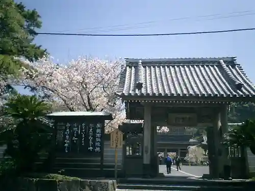 光明寺の山門・神門