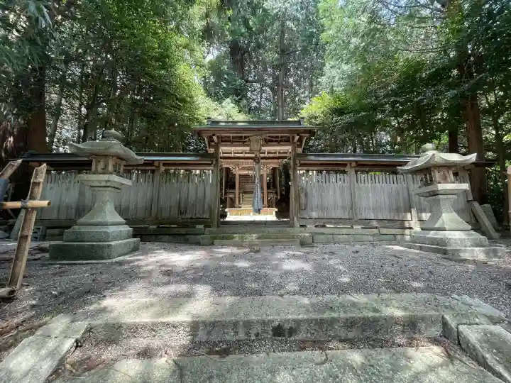 稲荷神社 (甲南町稗谷)の{uncategorized: "未分類", other: "その他", undefined: "問題あり", building: "その他建物", grave: "お墓", sacred_gate: "鳥居", guardian: "狛犬", statue: "像", buddha: "仏像", history: "歴史", nature: "自然", garden: "庭園", animal: "動物", pagoda: "塔", temizu: "手水舎", mountain_gate: "山門・神門", sanctuary: "本殿・本堂", subordinate: "末社・摂社", art: "芸術", scenery: "景色", jizo: "地蔵", ema: "絵馬", goshuin: "御朱印", omikuji: "おみくじ", items: "授与品その他", amulet: "お守り", goshuincho: "御朱印帳", eats: "食事", festival: "お祭り", votive_dance: "神楽", shichigosan: "七五三参", wedding: "結婚式", experience: "体験その他", initially: "初詣", around: "周辺", anti_infection: "感染症対策"}