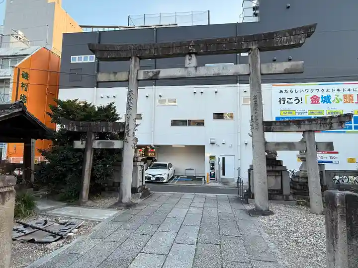 三輪神社の鳥居