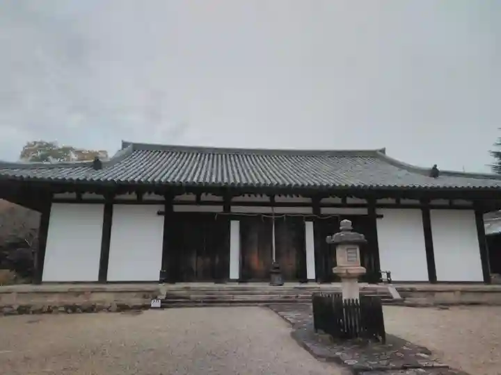 新薬師寺の本殿・本堂