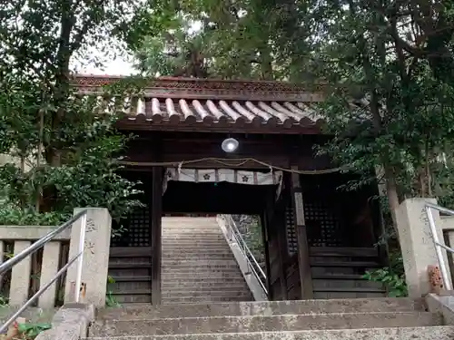 天津神社の山門