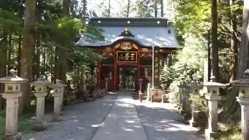 三峯神社の本殿