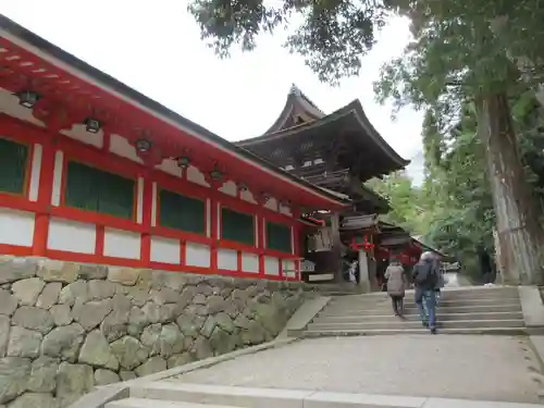 石上神宮の山門