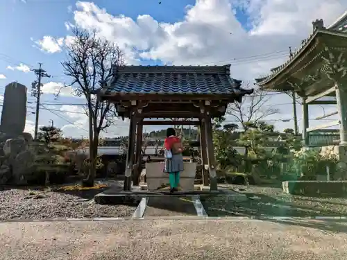 遍崇寺の手水舎