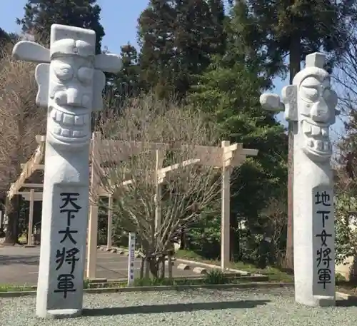 高麗神社の像