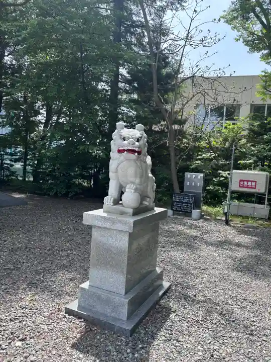 信濃神社の{uncategorized: "未分類", other: "その他", undefined: "問題あり", building: "その他建物", grave: "お墓", sacred_gate: "鳥居", guardian: "狛犬", statue: "像", buddha: "仏像", history: "歴史", nature: "自然", garden: "庭園", animal: "動物", pagoda: "塔", temizu: "手水舎", mountain_gate: "山門・神門", sanctuary: "本殿・本堂", subordinate: "末社・摂社", art: "芸術", scenery: "景色", jizo: "地蔵", ema: "絵馬", goshuin: "御朱印", omikuji: "おみくじ", items: "授与品その他", amulet: "お守り", goshuincho: "御朱印帳", eats: "食事", festival: "お祭り", votive_dance: "神楽", shichigosan: "七五三参", wedding: "結婚式", experience: "体験その他", initially: "初詣", around: "周辺", anti_infection: "感染症対策"}