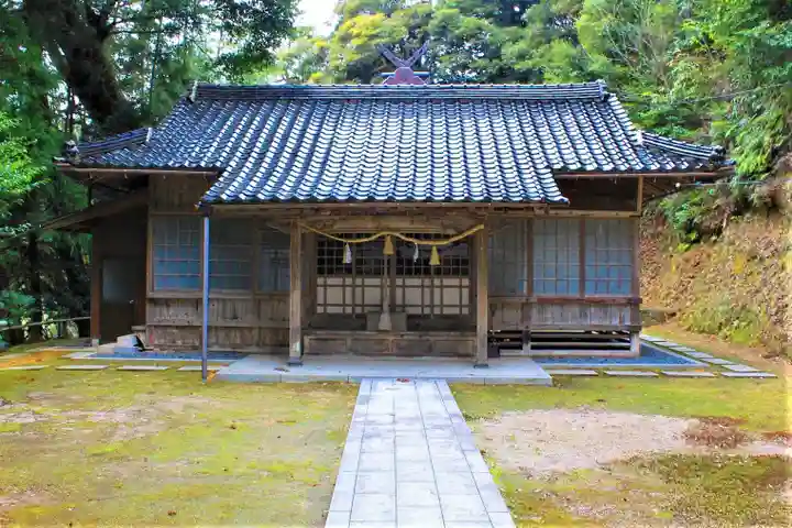 生馬神社の本殿・本堂
