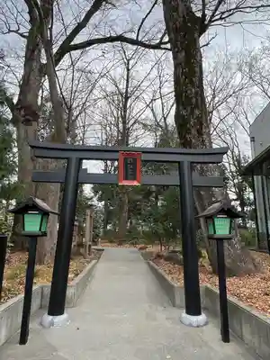 柞祖霊社の鳥居