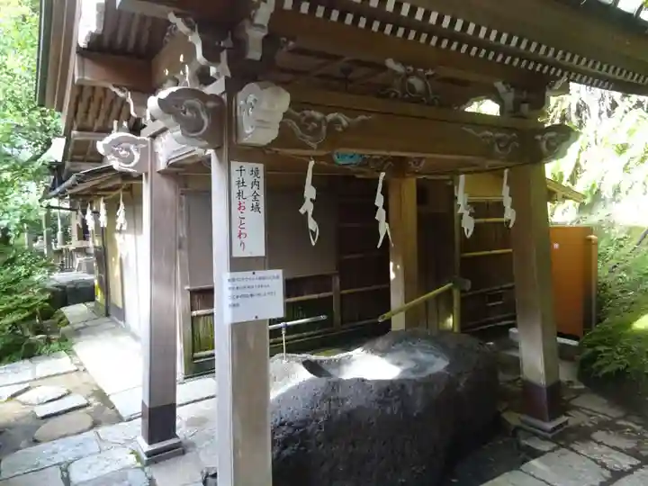 銭洗弁財天宇賀福神社の手水舎