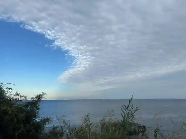 鵜戸神宮の{uncategorized: "未分類", other: "その他", undefined: "問題あり", building: "その他建物", grave: "お墓", sacred_gate: "鳥居", guardian: "狛犬", statue: "像", buddha: "仏像", history: "歴史", nature: "自然", garden: "庭園", animal: "動物", pagoda: "塔", temizu: "手水舎", mountain_gate: "山門・神門", sanctuary: "本殿・本堂", subordinate: "末社・摂社", art: "芸術", scenery: "景色", jizo: "地蔵", ema: "絵馬", goshuin: "御朱印", omikuji: "おみくじ", items: "授与品その他", amulet: "お守り", goshuincho: "御朱印帳", eats: "食事", festival: "お祭り", votive_dance: "神楽", shichigosan: "七五三参", wedding: "結婚式", experience: "体験その他", initially: "初詣", around: "周辺", anti_infection: "感染症対策"}