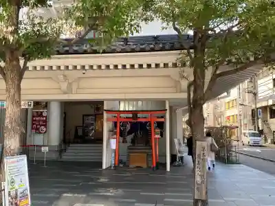 歌舞伎稲荷神社の{uncategorized: "未分類", other: "その他", undefined: "問題あり", building: "その他建物", grave: "お墓", sacred_gate: "鳥居", guardian: "狛犬", statue: "像", buddha: "仏像", history: "歴史", nature: "自然", garden: "庭園", animal: "動物", pagoda: "塔", temizu: "手水舎", mountain_gate: "山門・神門", sanctuary: "本殿・本堂", subordinate: "末社・摂社", art: "芸術", scenery: "景色", jizo: "地蔵", ema: "絵馬", goshuin: "御朱印", omikuji: "おみくじ", items: "授与品その他", amulet: "お守り", goshuincho: "御朱印帳", eats: "食事", festival: "お祭り", votive_dance: "神楽", shichigosan: "七五三参", wedding: "結婚式", experience: "体験その他", initially: "初詣", around: "周辺", anti_infection: "感染症対策"}