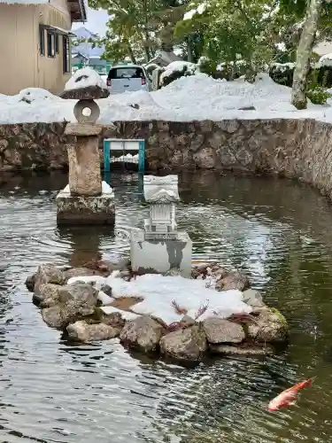 大宮賣神社の{uncategorized: "未分類", other: "その他", undefined: "問題あり", building: "その他建物", grave: "お墓", sacred_gate: "鳥居", guardian: "狛犬", statue: "像", buddha: "仏像", history: "歴史", nature: "自然", garden: "庭園", animal: "動物", pagoda: "塔", temizu: "手水舎", mountain_gate: "山門・神門", sanctuary: "本殿・本堂", subordinate: "末社・摂社", art: "芸術", scenery: "景色", jizo: "地蔵", ema: "絵馬", goshuin: "御朱印", omikuji: "おみくじ", items: "授与品その他", amulet: "お守り", goshuincho: "御朱印帳", eats: "食事", festival: "お祭り", votive_dance: "神楽", shichigosan: "七五三参", wedding: "結婚式", experience: "体験その他", initially: "初詣", around: "周辺", anti_infection: "感染症対策"}