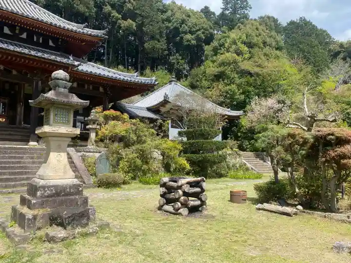 弘仁寺の{uncategorized: "未分類", other: "その他", undefined: "問題あり", building: "その他建物", grave: "お墓", sacred_gate: "鳥居", guardian: "狛犬", statue: "像", buddha: "仏像", history: "歴史", nature: "自然", garden: "庭園", animal: "動物", pagoda: "塔", temizu: "手水舎", mountain_gate: "山門・神門", sanctuary: "本殿・本堂", subordinate: "末社・摂社", art: "芸術", scenery: "景色", jizo: "地蔵", ema: "絵馬", goshuin: "御朱印", omikuji: "おみくじ", items: "授与品その他", amulet: "お守り", goshuincho: "御朱印帳", eats: "食事", festival: "お祭り", votive_dance: "神楽", shichigosan: "七五三参", wedding: "結婚式", experience: "体験その他", initially: "初詣", around: "周辺", anti_infection: "感染症対策"}