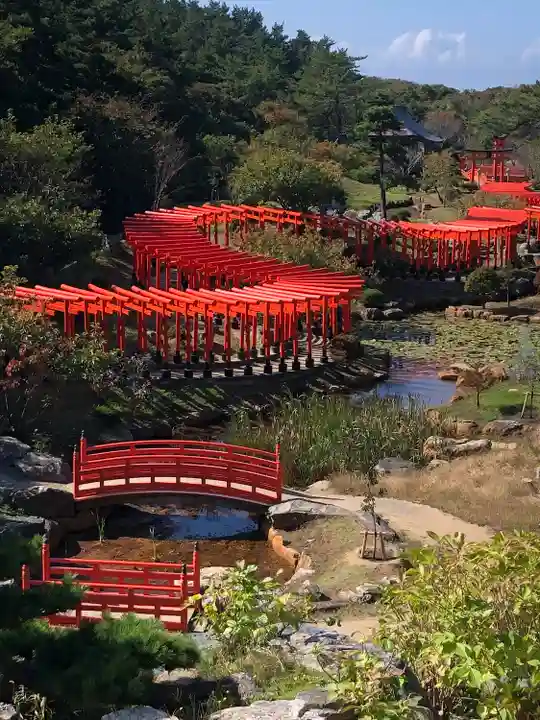 高山稲荷神社の庭園