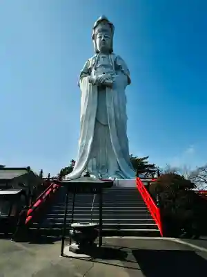観音山慈眼院(高崎観音)の{uncategorized: "未分類", other: "その他", undefined: "問題あり", building: "その他建物", grave: "お墓", sacred_gate: "鳥居", guardian: "狛犬", statue: "像", buddha: "仏像", history: "歴史", nature: "自然", garden: "庭園", animal: "動物", pagoda: "塔", temizu: "手水舎", mountain_gate: "山門・神門", sanctuary: "本殿・本堂", subordinate: "末社・摂社", art: "芸術", scenery: "景色", jizo: "地蔵", ema: "絵馬", goshuin: "御朱印", omikuji: "おみくじ", items: "授与品その他", amulet: "お守り", goshuincho: "御朱印帳", eats: "食事", festival: "お祭り", votive_dance: "神楽", shichigosan: "七五三参", wedding: "結婚式", experience: "体験その他", initially: "初詣", around: "周辺", anti_infection: "感染症対策"}