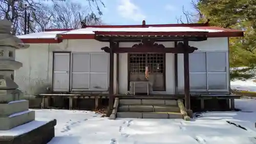 崎守神社の本殿