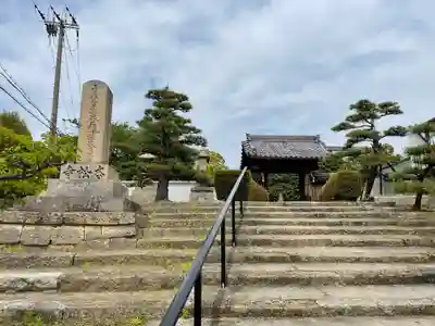 日蓮宗　本松寺の山門・神門