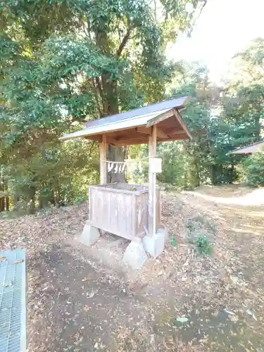 伊古乃速御玉比売神社の{uncategorized: "未分類", other: "その他", undefined: "問題あり", building: "その他建物", grave: "お墓", sacred_gate: "鳥居", guardian: "狛犬", statue: "像", buddha: "仏像", history: "歴史", nature: "自然", garden: "庭園", animal: "動物", pagoda: "塔", temizu: "手水舎", mountain_gate: "山門・神門", sanctuary: "本殿・本堂", subordinate: "末社・摂社", art: "芸術", scenery: "景色", jizo: "地蔵", ema: "絵馬", goshuin: "御朱印", omikuji: "おみくじ", items: "授与品その他", amulet: "お守り", goshuincho: "御朱印帳", eats: "食事", festival: "お祭り", votive_dance: "神楽", shichigosan: "七五三参", wedding: "結婚式", experience: "体験その他", initially: "初詣", around: "周辺", anti_infection: "感染症対策"}