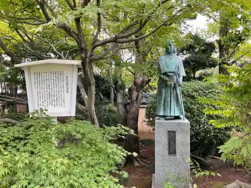 菩提樹院の像