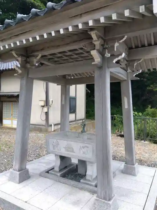 貴船神社の{uncategorized: "未分類", other: "その他", undefined: "問題あり", building: "その他建物", grave: "お墓", sacred_gate: "鳥居", guardian: "狛犬", statue: "像", buddha: "仏像", history: "歴史", nature: "自然", garden: "庭園", animal: "動物", pagoda: "塔", temizu: "手水舎", mountain_gate: "山門・神門", sanctuary: "本殿・本堂", subordinate: "末社・摂社", art: "芸術", scenery: "景色", jizo: "地蔵", ema: "絵馬", goshuin: "御朱印", omikuji: "おみくじ", items: "授与品その他", amulet: "お守り", goshuincho: "御朱印帳", eats: "食事", festival: "お祭り", votive_dance: "神楽", shichigosan: "七五三参", wedding: "結婚式", experience: "体験その他", initially: "初詣", around: "周辺", anti_infection: "感染症対策"}