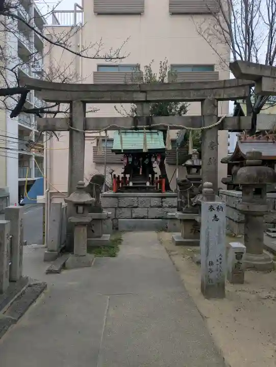 河堀稲生神社の{uncategorized: "未分類", other: "その他", undefined: "問題あり", building: "その他建物", grave: "お墓", sacred_gate: "鳥居", guardian: "狛犬", statue: "像", buddha: "仏像", history: "歴史", nature: "自然", garden: "庭園", animal: "動物", pagoda: "塔", temizu: "手水舎", mountain_gate: "山門・神門", sanctuary: "本殿・本堂", subordinate: "末社・摂社", art: "芸術", scenery: "景色", jizo: "地蔵", ema: "絵馬", goshuin: "御朱印", omikuji: "おみくじ", items: "授与品その他", amulet: "お守り", goshuincho: "御朱印帳", eats: "食事", festival: "お祭り", votive_dance: "神楽", shichigosan: "七五三参", wedding: "結婚式", experience: "体験その他", initially: "初詣", around: "周辺", anti_infection: "感染症対策"}