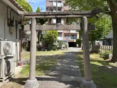 彌栄神社（御旅所）の{uncategorized: "未分類", other: "その他", undefined: "問題あり", building: "その他建物", grave: "お墓", sacred_gate: "鳥居", guardian: "狛犬", statue: "像", buddha: "仏像", history: "歴史", nature: "自然", garden: "庭園", animal: "動物", pagoda: "塔", temizu: "手水舎", mountain_gate: "山門・神門", sanctuary: "本殿・本堂", subordinate: "末社・摂社", art: "芸術", scenery: "景色", jizo: "地蔵", ema: "絵馬", goshuin: "御朱印", omikuji: "おみくじ", items: "授与品その他", amulet: "お守り", goshuincho: "御朱印帳", eats: "食事", festival: "お祭り", votive_dance: "神楽", shichigosan: "七五三参", wedding: "結婚式", experience: "体験その他", initially: "初詣", around: "周辺", anti_infection: "感染症対策"}