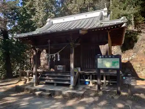 晃石神社の本殿・本堂