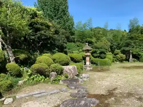 峯寺の庭園