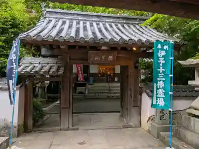 地蔵院の{uncategorized: "未分類", other: "その他", undefined: "問題あり", building: "その他建物", grave: "お墓", sacred_gate: "鳥居", guardian: "狛犬", statue: "像", buddha: "仏像", history: "歴史", nature: "自然", garden: "庭園", animal: "動物", pagoda: "塔", temizu: "手水舎", mountain_gate: "山門・神門", sanctuary: "本殿・本堂", subordinate: "末社・摂社", art: "芸術", scenery: "景色", jizo: "地蔵", ema: "絵馬", goshuin: "御朱印", omikuji: "おみくじ", items: "授与品その他", amulet: "お守り", goshuincho: "御朱印帳", eats: "食事", festival: "お祭り", votive_dance: "神楽", shichigosan: "七五三参", wedding: "結婚式", experience: "体験その他", initially: "初詣", around: "周辺", anti_infection: "感染症対策"}