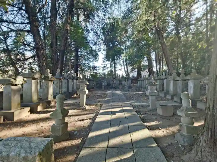 天岑寺の{uncategorized: "未分類", other: "その他", undefined: "問題あり", building: "その他建物", grave: "お墓", sacred_gate: "鳥居", guardian: "狛犬", statue: "像", buddha: "仏像", history: "歴史", nature: "自然", garden: "庭園", animal: "動物", pagoda: "塔", temizu: "手水舎", mountain_gate: "山門・神門", sanctuary: "本殿・本堂", subordinate: "末社・摂社", art: "芸術", scenery: "景色", jizo: "地蔵", ema: "絵馬", goshuin: "御朱印", omikuji: "おみくじ", items: "授与品その他", amulet: "お守り", goshuincho: "御朱印帳", eats: "食事", festival: "お祭り", votive_dance: "神楽", shichigosan: "七五三参", wedding: "結婚式", experience: "体験その他", initially: "初詣", around: "周辺", anti_infection: "感染症対策"}