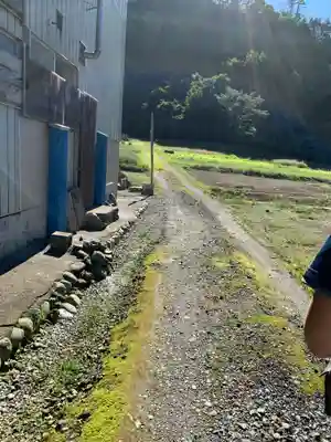 鮭立の磨崖仏の周辺