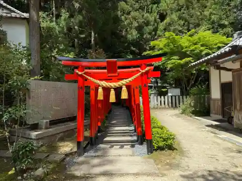葛城一言主神社の{uncategorized: "未分類", other: "その他", undefined: "問題あり", building: "その他建物", grave: "お墓", sacred_gate: "鳥居", guardian: "狛犬", statue: "像", buddha: "仏像", history: "歴史", nature: "自然", garden: "庭園", animal: "動物", pagoda: "塔", temizu: "手水舎", mountain_gate: "山門・神門", sanctuary: "本殿・本堂", subordinate: "末社・摂社", art: "芸術", scenery: "景色", jizo: "地蔵", ema: "絵馬", goshuin: "御朱印", omikuji: "おみくじ", items: "授与品その他", amulet: "お守り", goshuincho: "御朱印帳", eats: "食事", festival: "お祭り", votive_dance: "神楽", shichigosan: "七五三参", wedding: "結婚式", experience: "体験その他", initially: "初詣", around: "周辺", anti_infection: "感染症対策"}