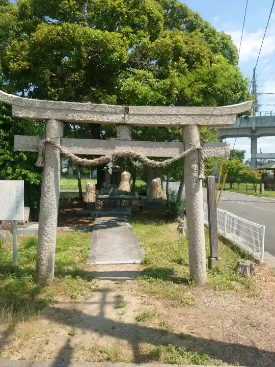 寝太郎荒神社の{uncategorized: "未分類", other: "その他", undefined: "問題あり", building: "その他建物", grave: "お墓", sacred_gate: "鳥居", guardian: "狛犬", statue: "像", buddha: "仏像", history: "歴史", nature: "自然", garden: "庭園", animal: "動物", pagoda: "塔", temizu: "手水舎", mountain_gate: "山門・神門", sanctuary: "本殿・本堂", subordinate: "末社・摂社", art: "芸術", scenery: "景色", jizo: "地蔵", ema: "絵馬", goshuin: "御朱印", omikuji: "おみくじ", items: "授与品その他", amulet: "お守り", goshuincho: "御朱印帳", eats: "食事", festival: "お祭り", votive_dance: "神楽", shichigosan: "七五三参", wedding: "結婚式", experience: "体験その他", initially: "初詣", around: "周辺", anti_infection: "感染症対策"}