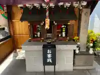 地蔵堂(天王寺 春日園)の{uncategorized: "未分類", other: "その他", undefined: "問題あり", building: "その他建物", grave: "お墓", sacred_gate: "鳥居", guardian: "狛犬", statue: "像", buddha: "仏像", history: "歴史", nature: "自然", garden: "庭園", animal: "動物", pagoda: "塔", temizu: "手水舎", mountain_gate: "山門・神門", sanctuary: "本殿・本堂", subordinate: "末社・摂社", art: "芸術", scenery: "景色", jizo: "地蔵", ema: "絵馬", goshuin: "御朱印", omikuji: "おみくじ", items: "授与品その他", amulet: "お守り", goshuincho: "御朱印帳", eats: "食事", festival: "お祭り", votive_dance: "神楽", shichigosan: "七五三参", wedding: "結婚式", experience: "体験その他", initially: "初詣", around: "周辺", anti_infection: "感染症対策"}