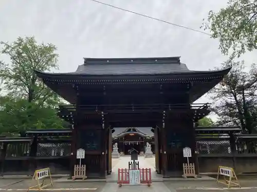 諏訪神社の山門